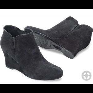 Born Faylan Black Suede Wedge Booties (sz 10)